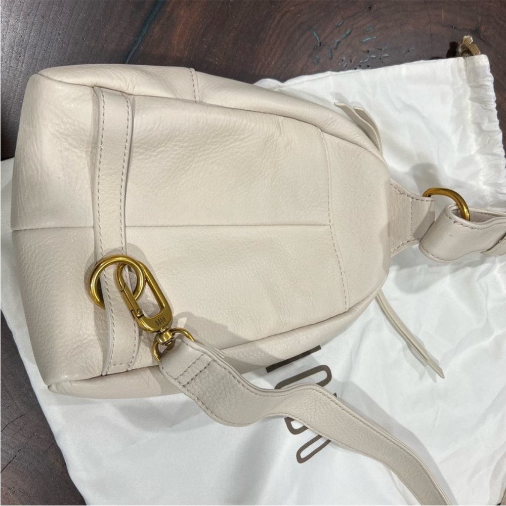HOBO International Fern Slingbag in Birch - Picture 4 of 10
